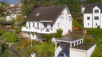 Gepflegtes Einfamilienhaus mit parkähnlichem Garten in Hirschberg, 59581 Warstein, Einfamilienhaus