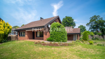 Familienidylle mit Potenzial: Freistehendes Einfamilienhaus auf Traumgrundstück in Harsewinkel, 33428 Harsewinkel, Einfamilienhaus