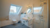 Penthouseflair in Soest: Lichtdurchflutete Dachgeschosswohnung mit mit Aufzug und Garage - Badezimmer