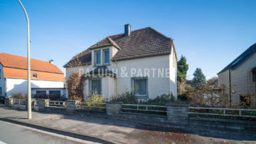 Ein Zuhause mit großem Potenzial: Einfamilienhaus mit Bauplatz in zentraler Lage von Erwitte, 59597 Erwitte, Einfamilienhaus