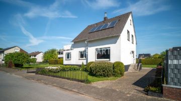 Großzügiges Haus in Erwitte-Horn - viel Potenzial, großer Garten und ruhige Lage, 59597 Erwitte / Horn, Einfamilienhaus