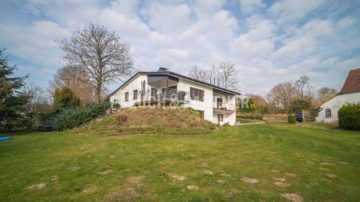 Warstein-Niederbergheim - Stilvoll modernisiertes Zuhause auf über 2.000 m² Grundstück, 59581 Warstein / Niederbergheim, Einfamilienhaus